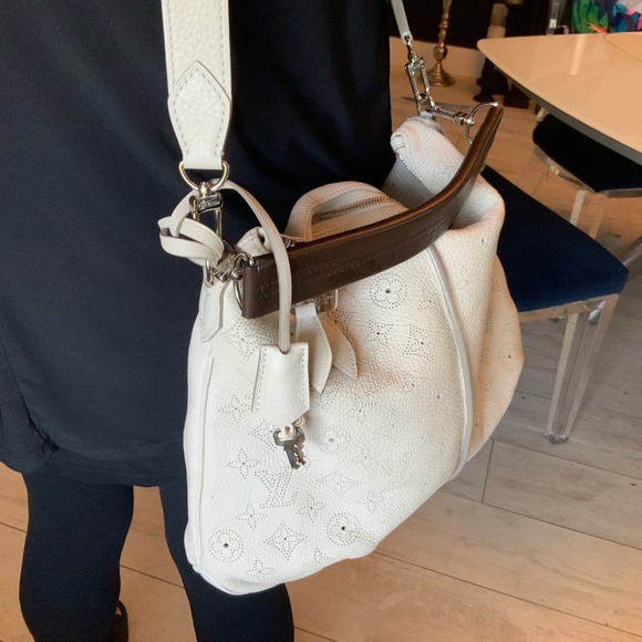 Louis Vuitton Mahina Selene Monogram PM Blanc Shoulder Bag. - Picture 3 of 16